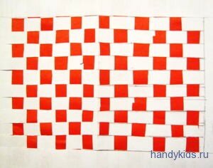 Коврик из бумажных полосок